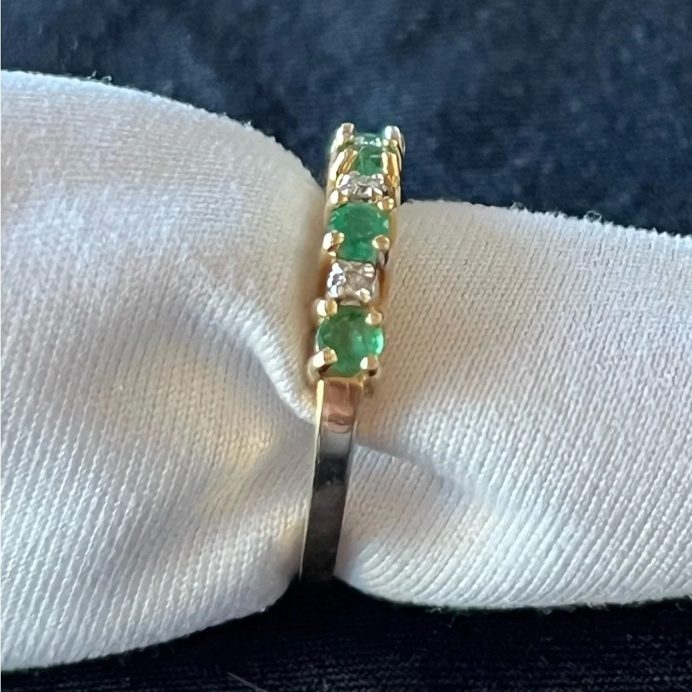 14K yellow gold ring with emeralds and diamonds. - Picture 5 of 16